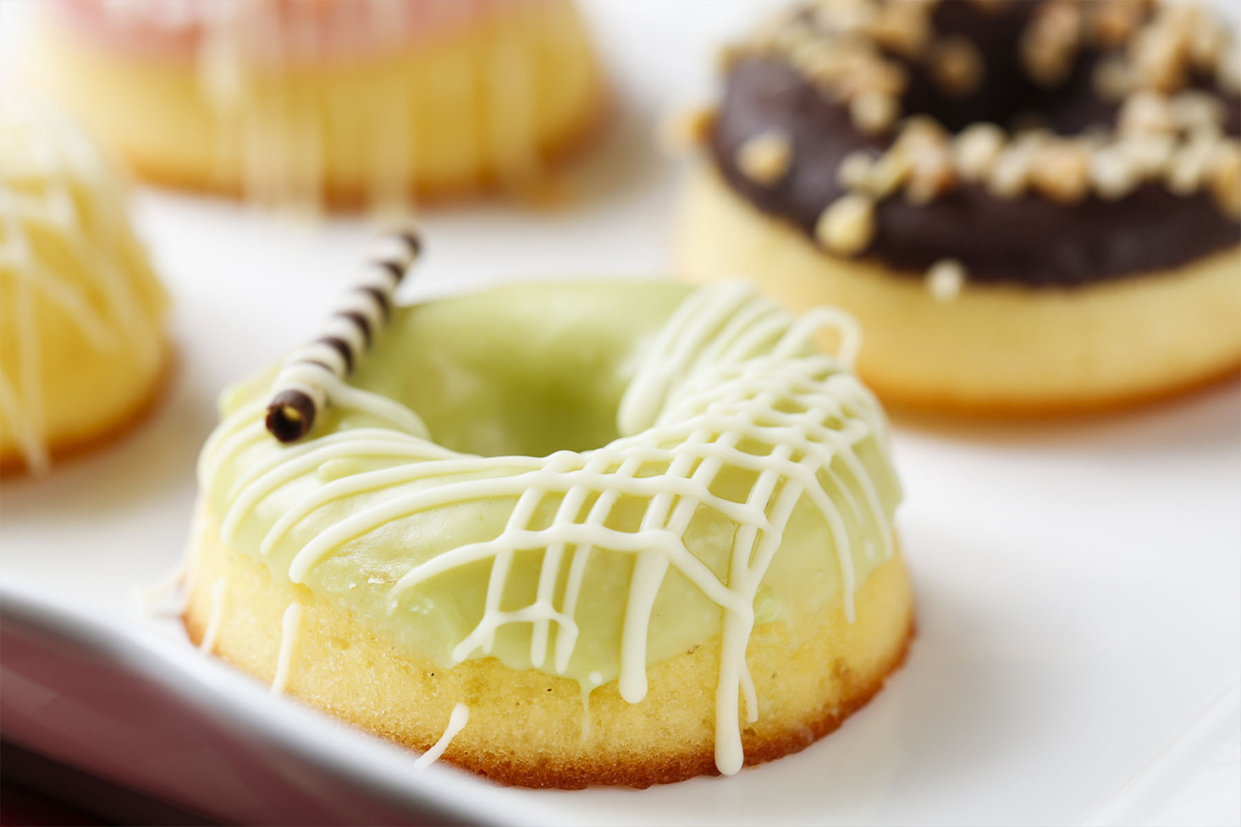 chocolate donut cake (vegetarian lacto-ovo meal) 单价nt$ 33元